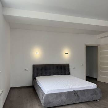 Сдается 2-х комнатная квартира, 94 м²