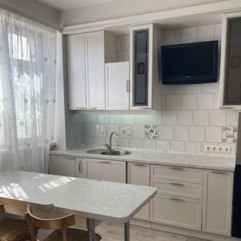Сдается 1-комнатная квартира, 49 м²