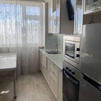 Сдается 1-комнатная квартира, 49 м²