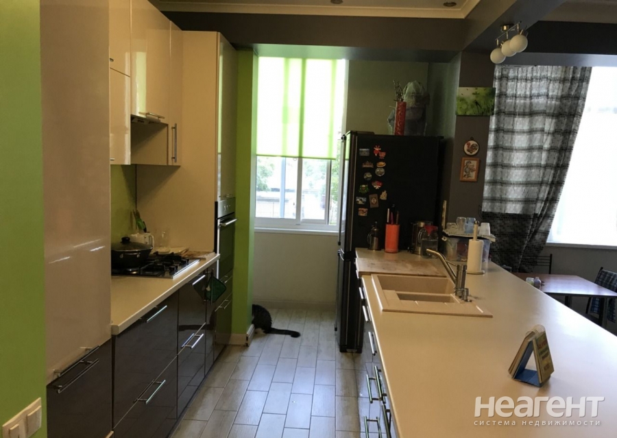 Продается Многокомнатная квартира, 120 м²