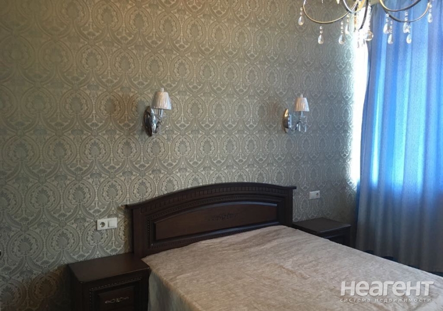 Сдается 2-х комнатная квартира, 75 м²