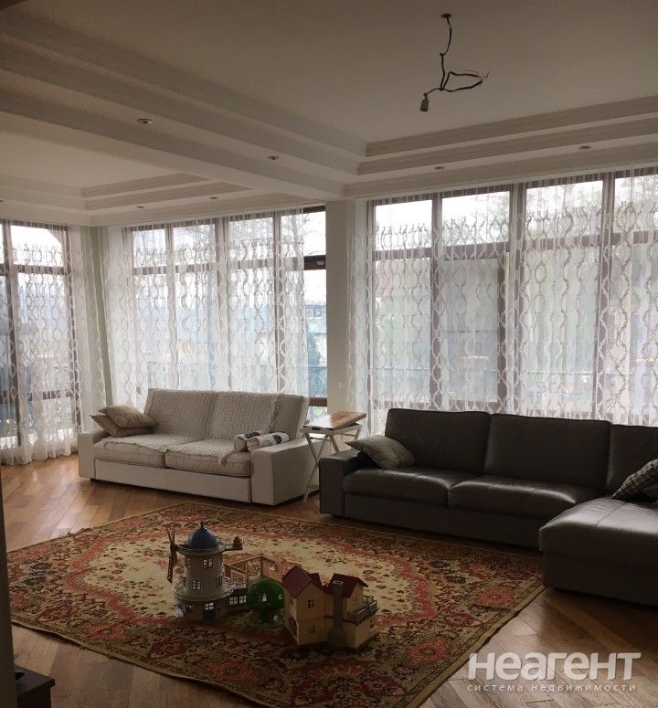 Продается Дом, 450 м²