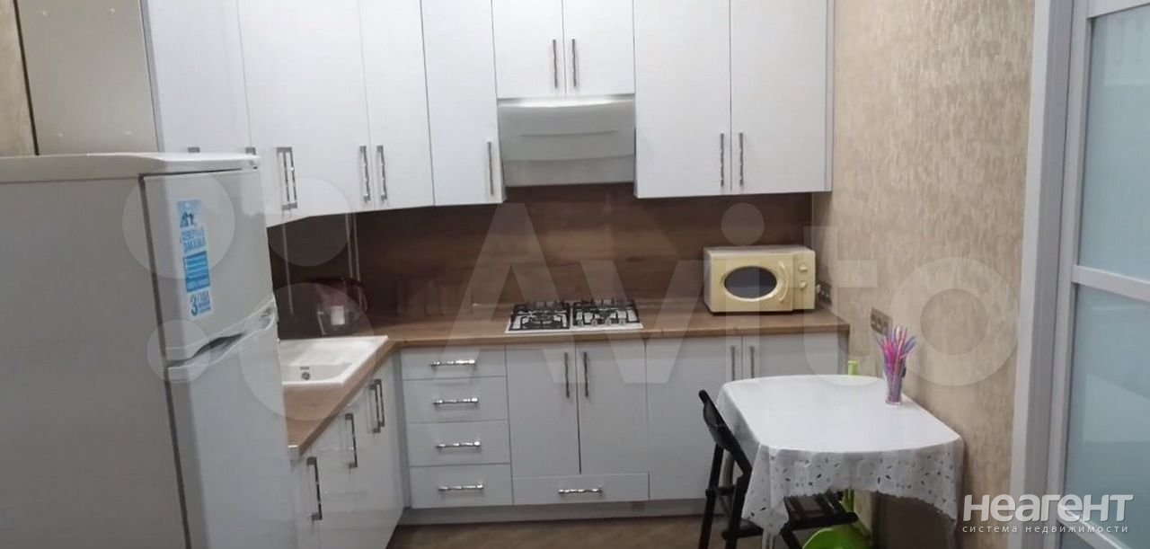 Продается 1-комнатная квартира, 43 м²