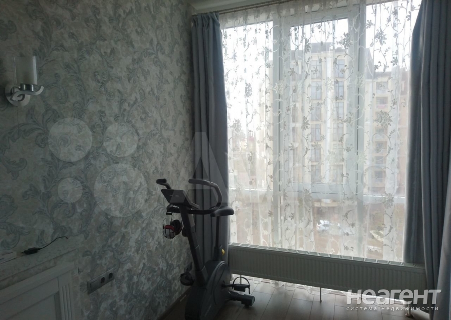 Продается 1-комнатная квартира, 43 м²