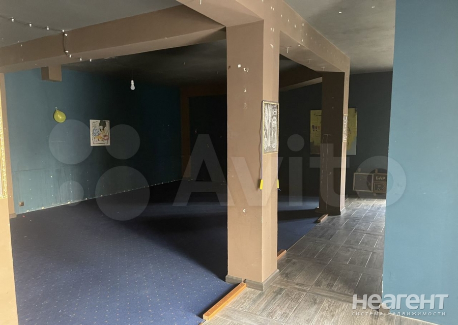 Продается 1-комнатная квартира, 137 м²