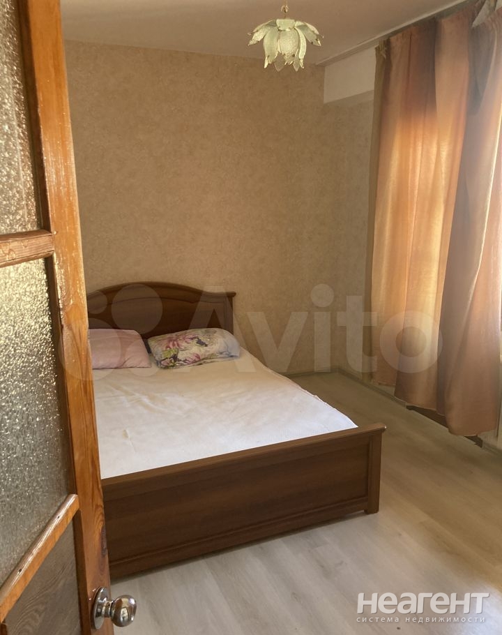 Продается 1-комнатная квартира, 73 м²