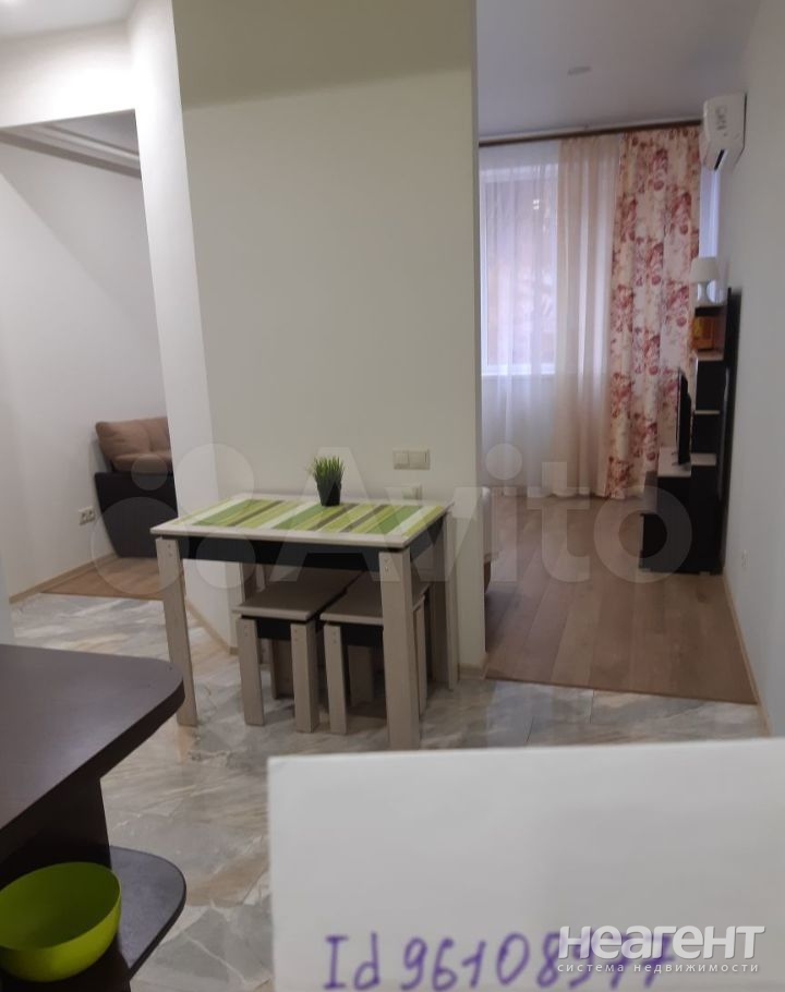 Сдается 1-комнатная квартира, 45 м²