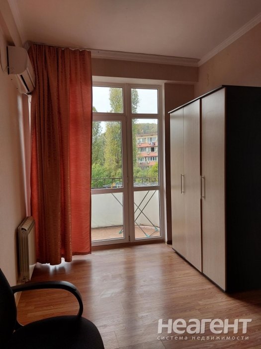 Сдается 1-комнатная квартира, 40 м²