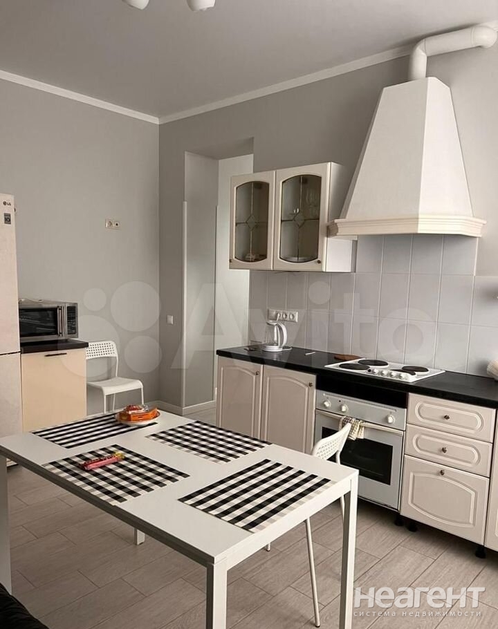 Сдается 1-комнатная квартира, 46 м²