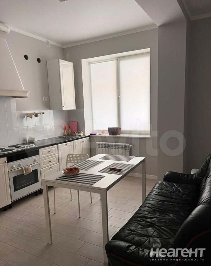 Сдается 1-комнатная квартира, 46 м²