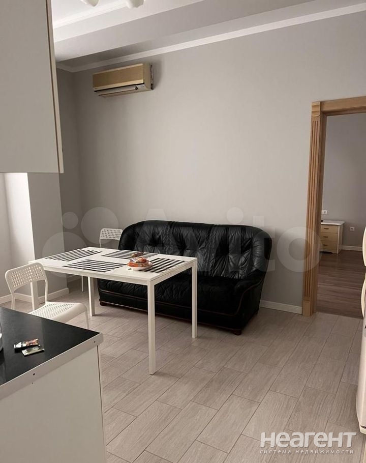 Сдается 1-комнатная квартира, 46 м²