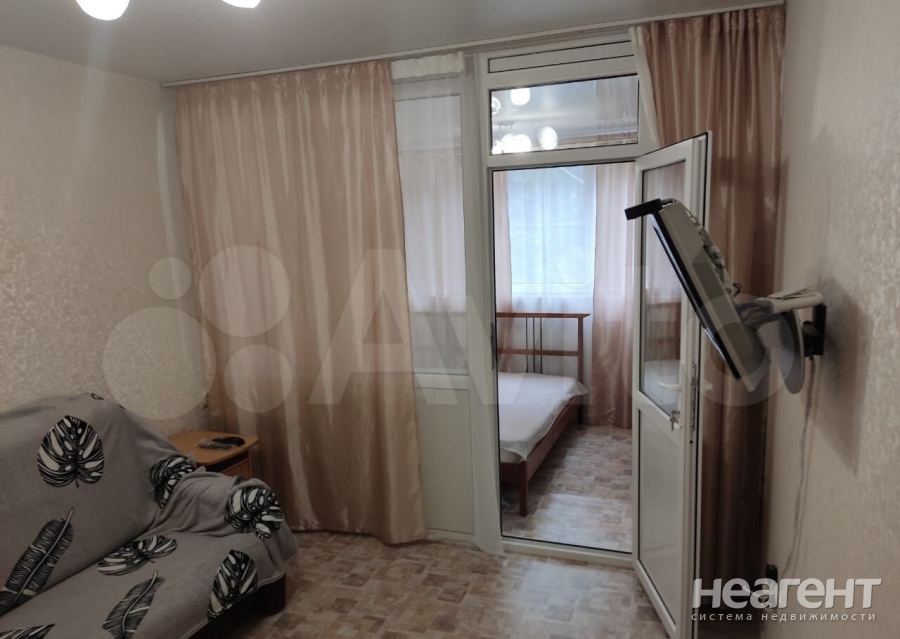 Продается 1-комнатная квартира, 32 м²