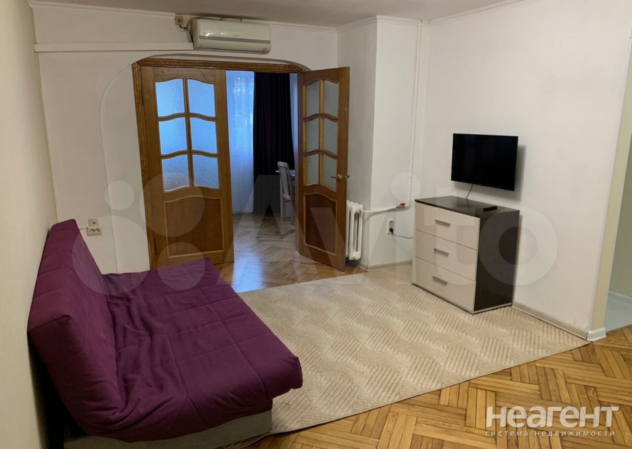 Продается 1-комнатная квартира, 32 м²