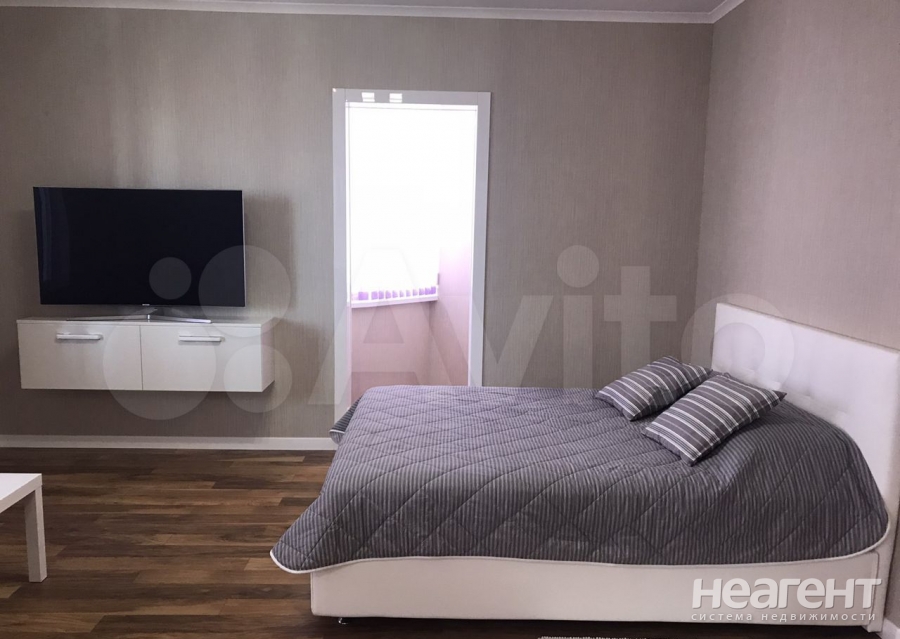 Продается 1-комнатная квартира, 65 м²