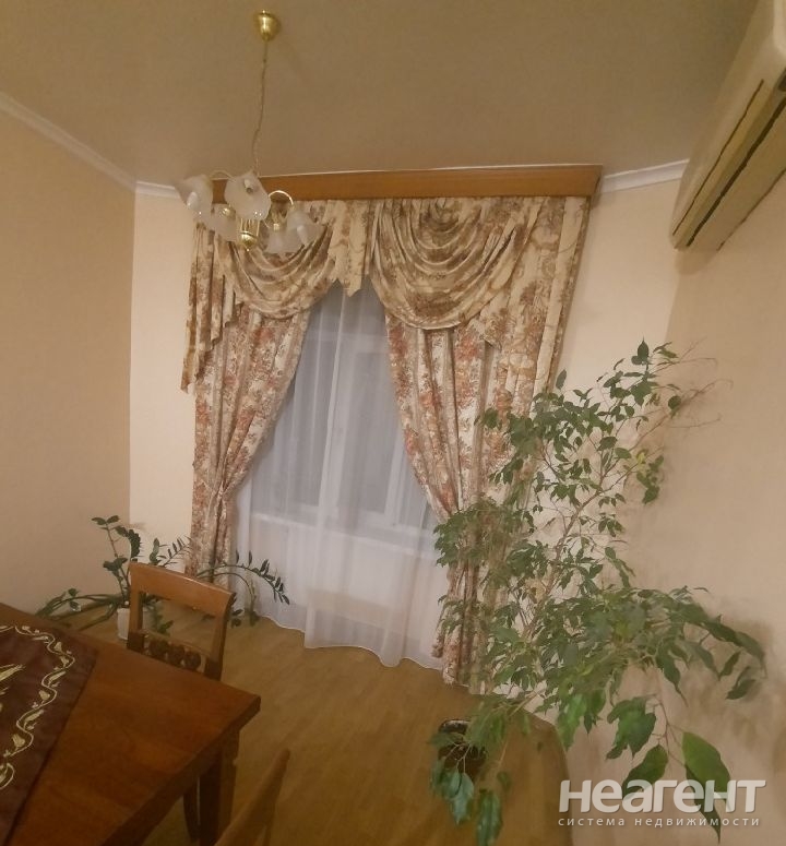 Продается Многокомнатная квартира, 256 м²