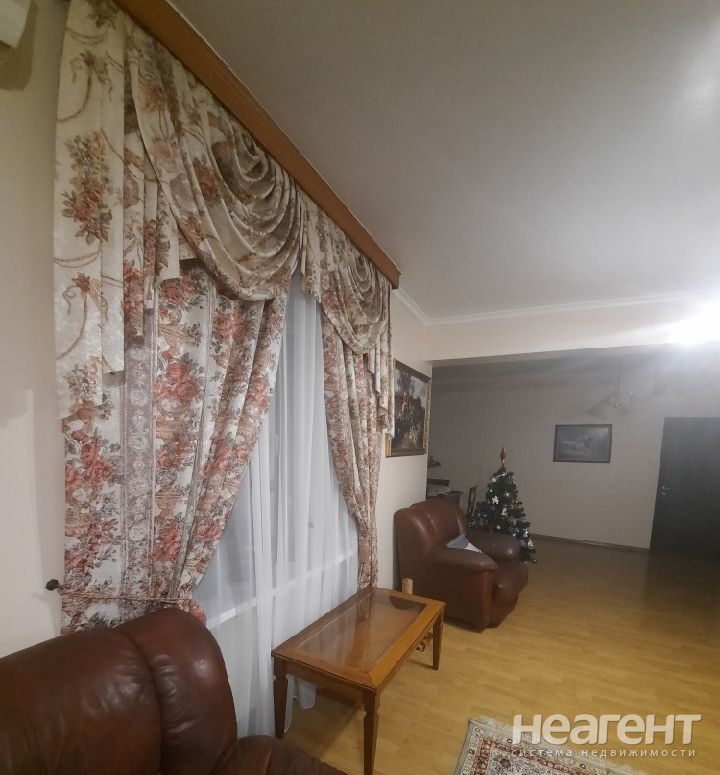 Продается Многокомнатная квартира, 256 м²