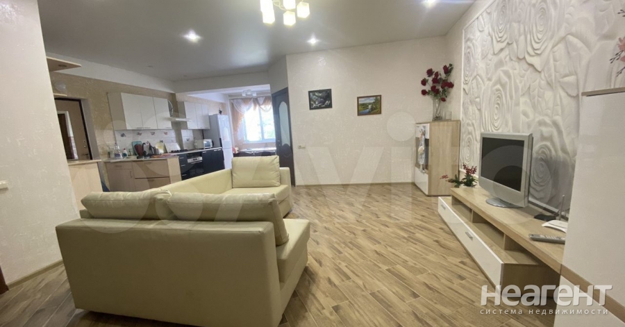 Продается Многокомнатная квартира, 74 м²