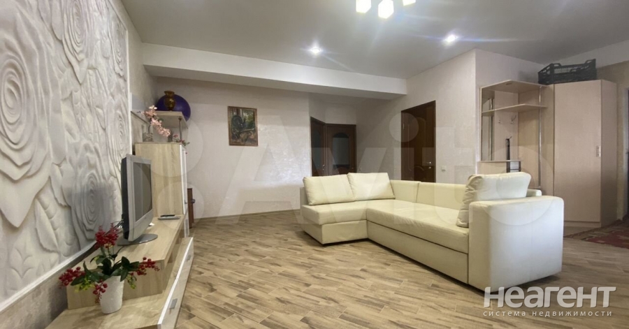 Продается Многокомнатная квартира, 74 м²