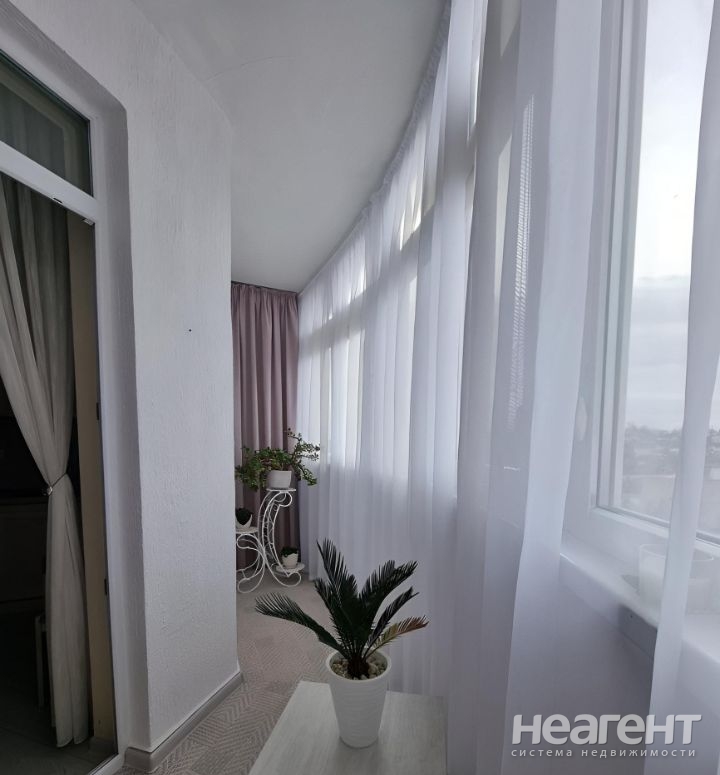 Продается 1-комнатная квартира, 42 м²