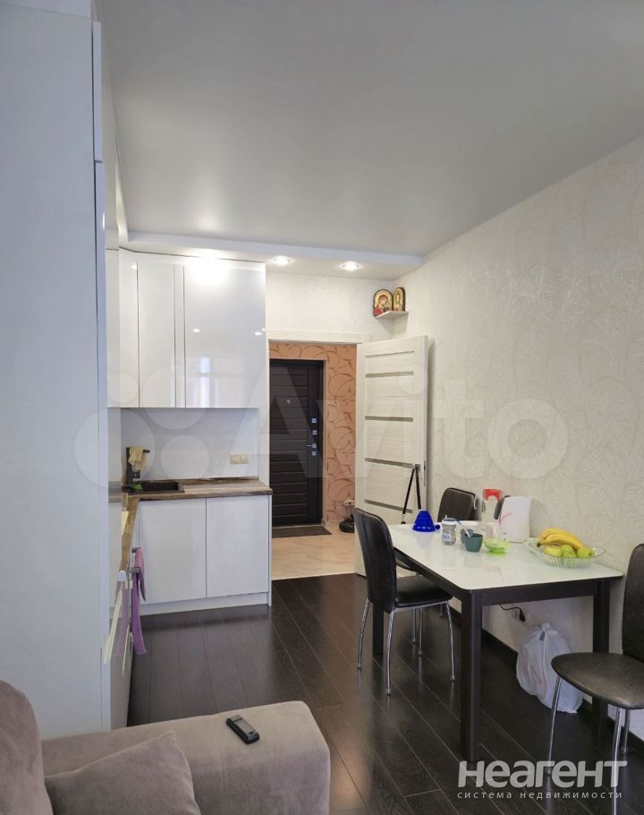 Продается 1-комнатная квартира, 43 м²