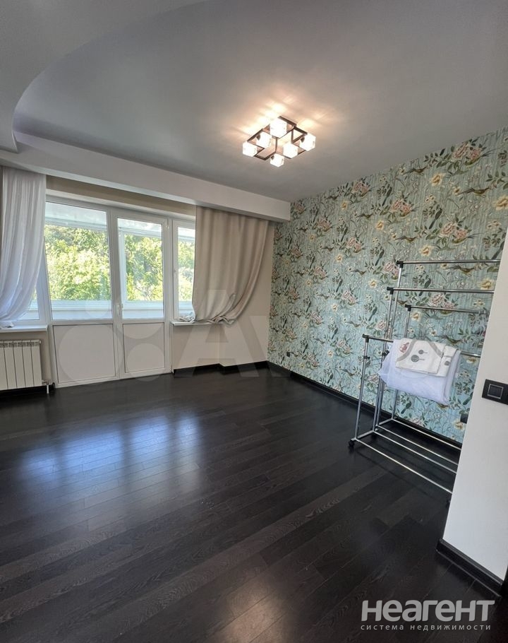 Продается 2-х комнатная квартира, 129 м²