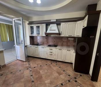 Продается 2-х комнатная квартира, 129 м²