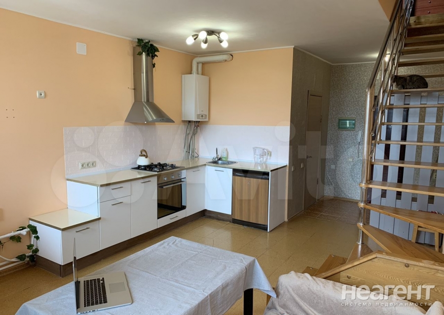 Продается 1-комнатная квартира, 40 м²