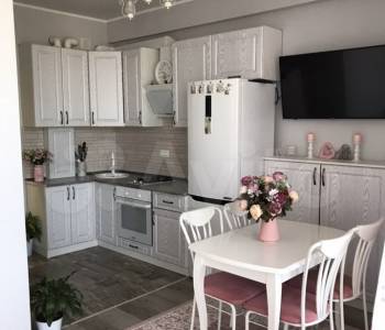 Продается 1-комнатная квартира, 42 м²