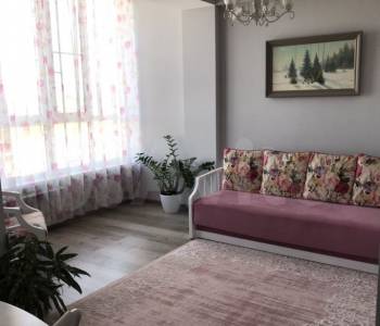 Продается 1-комнатная квартира, 42 м²