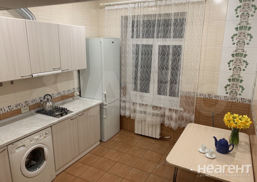 Сдается 1-комнатная квартира, 42 м²