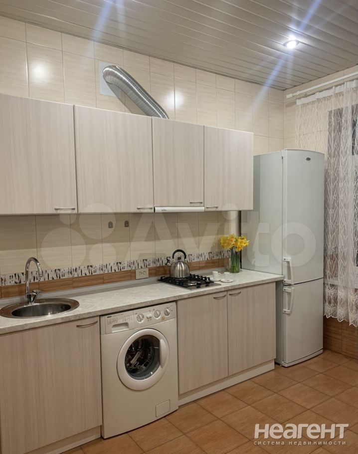 Сдается 1-комнатная квартира, 42 м²