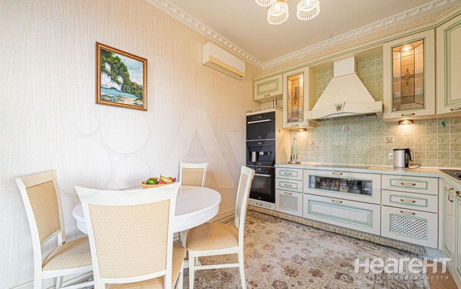 Продается Многокомнатная квартира, 172 м²