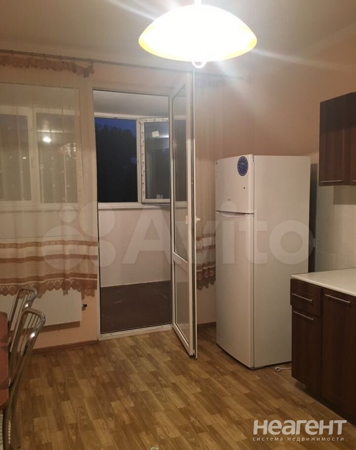 Продается 1-комнатная квартира, 62 м²