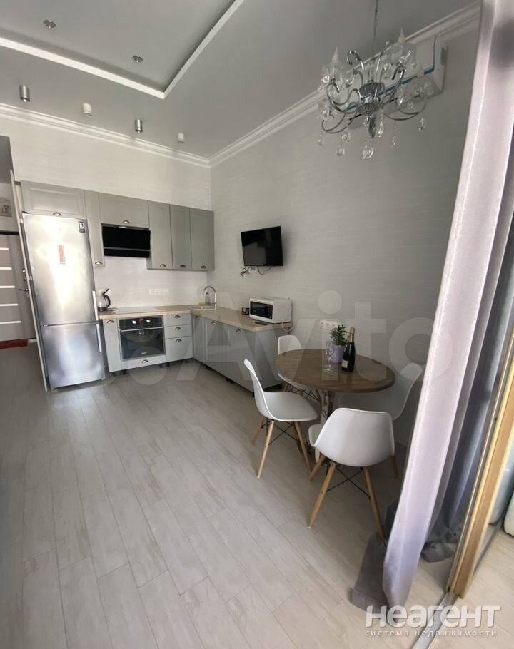 Продается 1-комнатная квартира, 37 м²