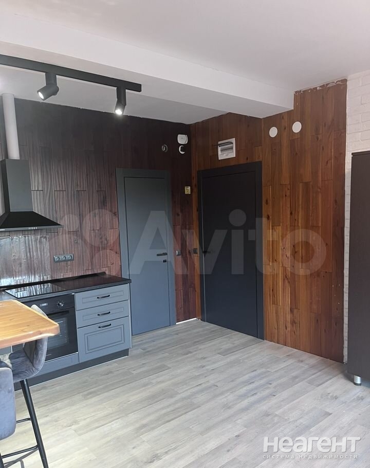 Продается 1-комнатная квартира, 32 м²