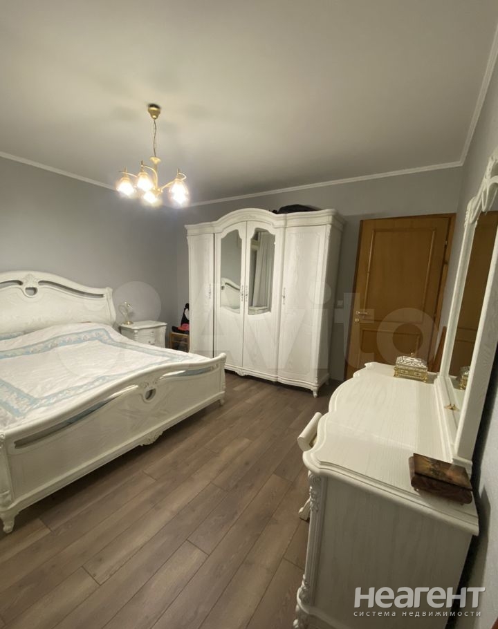 Продается Многокомнатная квартира, 100 м²