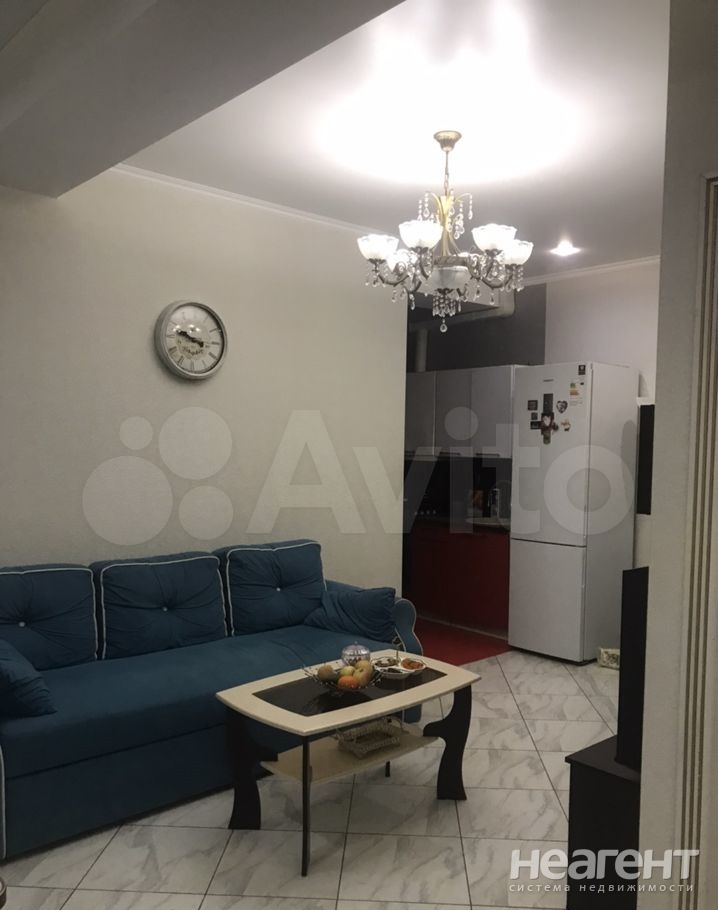 Продается 1-комнатная квартира, 42 м²