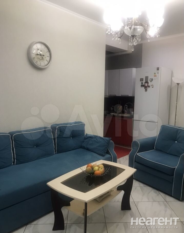 Продается 1-комнатная квартира, 42 м²