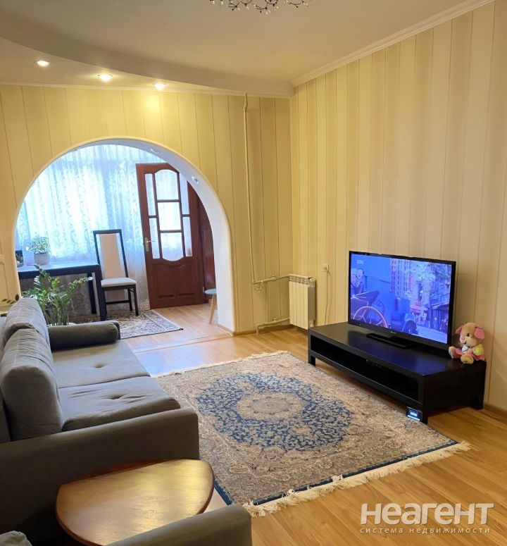 Продается Многокомнатная квартира, 76 м²