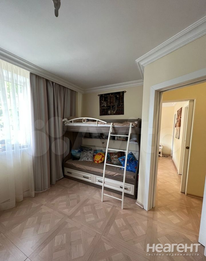 Продается Многокомнатная квартира, 101 м²