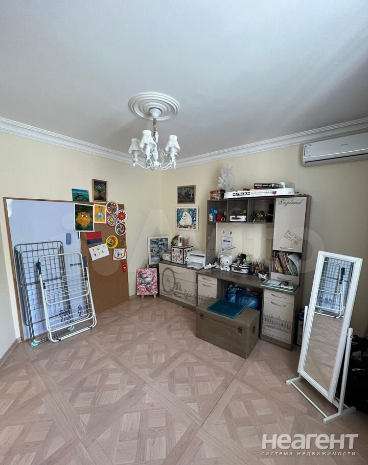 Продается Многокомнатная квартира, 101 м²