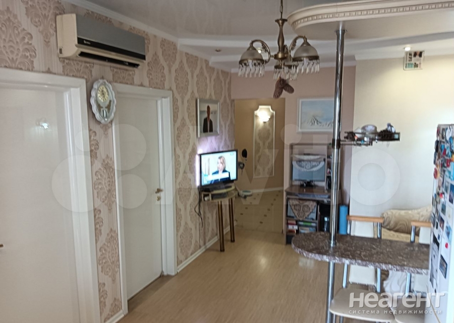 Продается 1-комнатная квартира, 55 м²