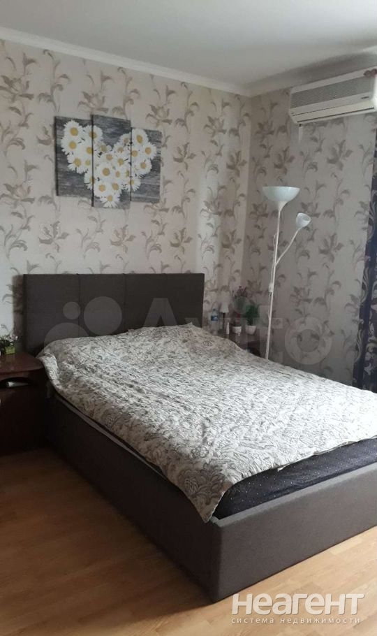 Продается 1-комнатная квартира, 42 м²