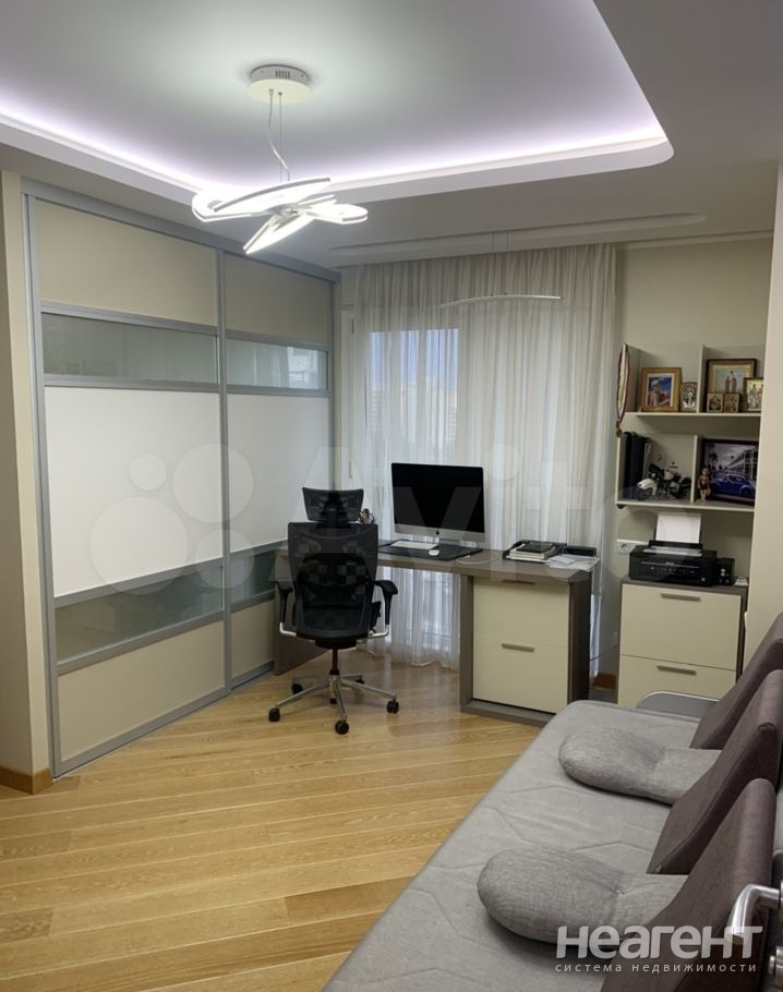 Продается Многокомнатная квартира, 120 м²