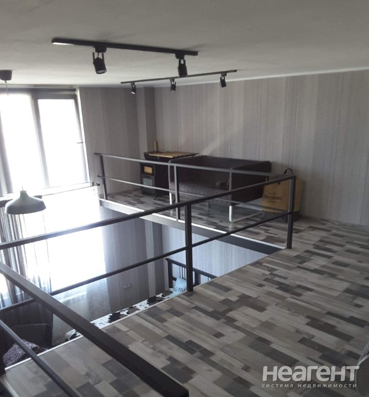 Продается 1-комнатная квартира, 42 м²