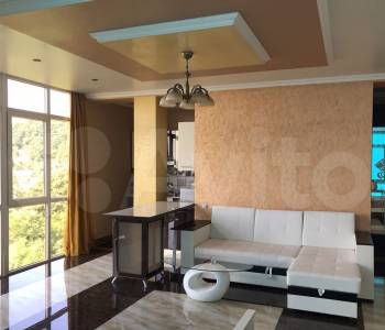 Продается 1-комнатная квартира, 52 м²