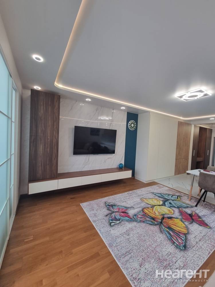 Продается 1-комнатная квартира, 43 м²