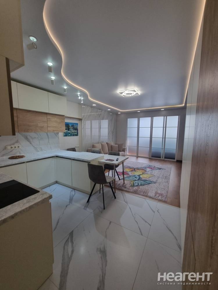 Продается 1-комнатная квартира, 43 м²