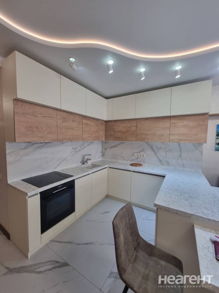 Продается 1-комнатная квартира, 43 м²