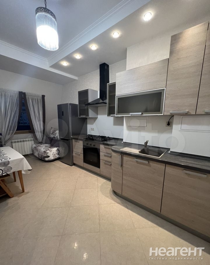 Продается 1-комнатная квартира, 40,6 м²